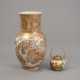 Vase aus Satsuma-Porzellan mit Figurendekor und kleines Teekännchen - photo 1