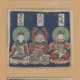 Drei feine Miniaturmalereien, jeweils mit einer Dreier-Gruppe von Buddhistischen Gottheiten und Benennungen - фото 1