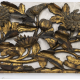Paneel mit im Durchbruch geschnitzten Chrysanthemen Blüten, Knospen und Ranken aus Holz mit goldfarbener Lackfassung - фото 1