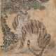 Anonymer Maler mit Darstellung eines Tigers und einer Elster im Schatten einer Kiefer, Tusche und Farbe auf Papier - Foto 1