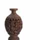 Exzellente Vase aus dunkelbraunem Holz mit Dekor von spielenden Löwen - Foto 1