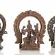Drei Bronzen mit Darstellungen der Uma, des Vishnu mit Lakshmi und der Kali - photo 1