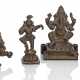 Vier kleine Bronzen des Krishna, Umamaheshvara, sitzender und krabbelnder Ganesha - photo 1
