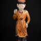 Figur eines Dieners aus Holz mit goldener und polychromer Lackfassung - фото 1