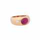 Band ring with oval ruby cabochon and 2 diamonds, total ca. 0,5 ct, - фото 1
