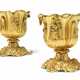 A PAIR OF WILLIAM IV ORMOLU WINE COOLERS - Foto 1