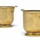 A PAIR OF LOUIS XV BRASS ICE-PAILS - фото 1