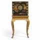 A CHINESE EXPORT BRASS-MOUNTED BLACK AND GILT LACQUER CABINET-ON-STAND - Foto 1
