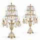 A PAIR OF ORMOLU-MOUNTED ROCK CRYSTAL AND CUT-CRYSTAL FIVE-LIGHT CANDELABRA - Foto 1