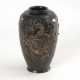 Japanische Bronze-Vase mit Drachenrelie - фото 1