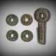 A GROUP OF FIVE BRONZE COINS - Foto 1