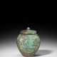 A SMALL BRONZE JAR AND COVER - Foto 1