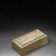 A GREY-GREEN STONE SET OF TWIN RECTANGULAR INKSTONES AND COVER - Foto 1
