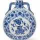 A BLUE AND WHITE `BATS AND PEACHES` MOON FLASK - фото 1
