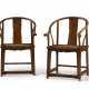 A PAIR OF HUANGHUALI HORSESHOE-BACK ARMCHAIRS - Foto 1