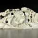 A GREENISH-WHITE JADE MOUNTAIN-FORM CARVING - Foto 1
