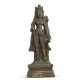 A RARE SILVER-INLAID AND INSCRIBED BRONZE FIGURE OF TARA - Foto 1