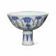 A BLUE AND WHITE `SHOU' STEM CUP - Foto 1