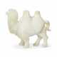 A PALE GREENISH-WHITE JADE FIGURE OF A STRIDING CAMEL - Foto 1