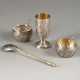 A PAIR OF SILVER SALT CELLARS WITH SPOONS, A VODKA BEAKE - фото 1