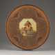 A WOODEN CARVED PLATE WITH ARCHITECTURAL VIEW Soviet Uni - Foto 1