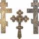 A BRASS "JEWELLED" RELIQUARY CROSS AND TWO BRASS CRUCIFI - Foto 1