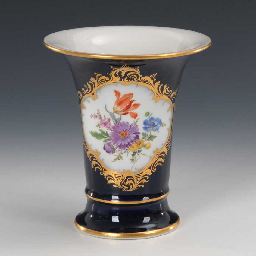Cobalt Vase, Meissen. — buy at online auction at VERYIMPORTANTLOT.com ...