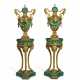 A PAIR OF FRENCH ORMOLU AND MALACHITE VASES ON ASSOCIATED STANDS - Foto 1
