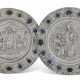 A PAIR OF GERMAN HARDSTONE-MOUNTED SILVER CHARGERS - Foto 1