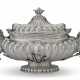 AN ITALIAN SILVER SOUP TUREEN AND COVER - фото 1