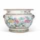 A LARGE CHINESE EXPORT PORCELAIN FAMILLE ROSE FISH BOWL - фото 1