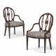 A PAIR OF GEORGE III MAHOGANY ARMCHAIRS - Foto 1