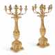 A PAIR OF ITALIAN GILTWOOD SEVEN-BRANCH CANDELABRA - фото 1