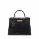 A SHINY BLACK POROSUS CROCODILE SELLIER KELLY 28 WITH GOLD HARDWARE - фото 1