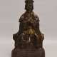 "HERRSCHAFTSBILDNIS", Eisenguss-Statuette mit Blattgold, China späte Ming-Dynastie - Foto 1