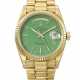 ROLEX. A RARE AND ATTRACTIVE 18K GOLD AUTOMATIC WRISTWATCH WITH SWEEP CENTRE SECONDS, DAY, DATE, GREEN LACQUERED `STELLA` DIAL AND BRACELET - Foto 1