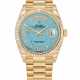 ROLEX. A RARE AND HIGHLY ATTRACTIVE 18K GOLD AND DIAMOND-SET AUTOMATIC WRISTWATCH WITH SWEEP CENTRE SECONDS, DAY, DATE, TURQUOISE DIAL AND BRACELET - Foto 1