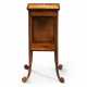 A GEORGE III MAHOGANY AND EBONY TWO-TIER OCCASIONAL TABLE - Foto 1