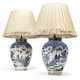 A PAIR OF JAPANESE IMARI BLUE AND WHITE BALUSTER VASE LAMPS - фото 1