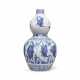 A LARGE BLUE AND WHITE `EIGHT IMMORTALS` DOUBLE-GOURD VASE - фото 1