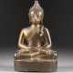 EINE SITZENDE FIGUR VON BUDDHA AUS BRONZE - фото 1