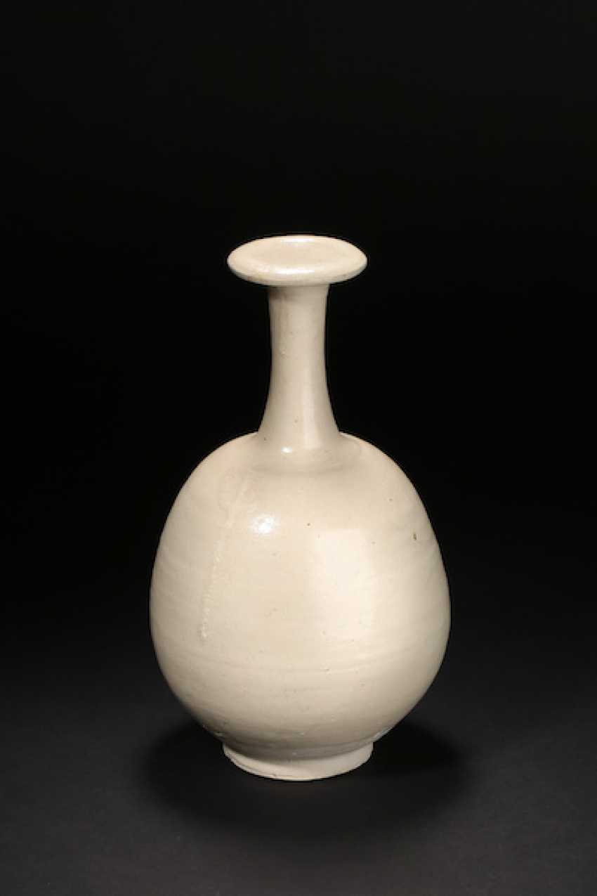 A Gongxian Kiln Long Nick Vase Of Tang Dynasty Auction Catalog