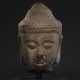 Sehr großer Kopf des Buddha aus Stein - Foto 1