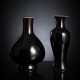 Zwei Vasen aus Porzellan mit 'Mirror Black'-Glasur - photo 1