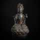 Bronze des Guanyin auf einem Lotos mit Lackbemalung - фото 1