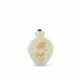 A GILT-DECORATED WHITE JADE 'CHRYSANTHEMUM' SNUFF BOTTLE - фото 1