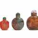 THREE AGATE SNUFF BOTTLES - Foto 1