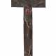 Reliquienkreuz 19. Jh., Holz geschnitzt und braun gebei - photo 1