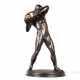 Beeindruckend große Bronze eines männlichen nackten Athleten als Steinwerfer von Paul Moye um 1920 - фото 1