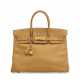 A GOLD EVERGRAIN LEATHER BIRKIN 35 WITH GOLD HARDWARE - Foto 1